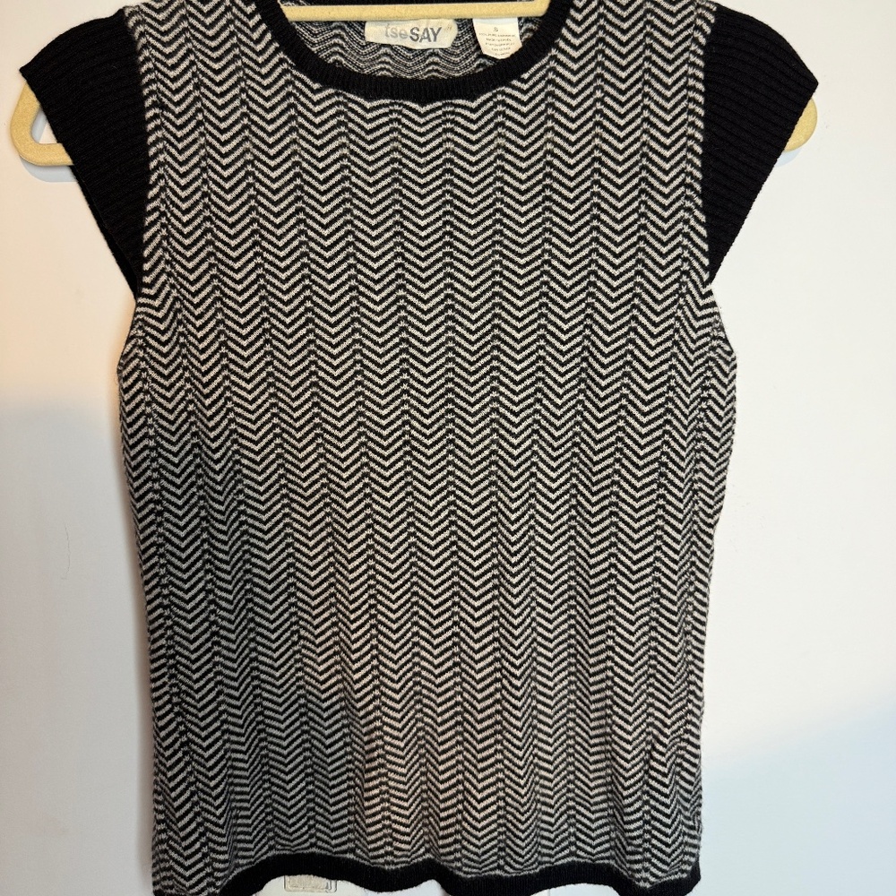 TSE Say Black & White Chevron Knit Cashmere size small